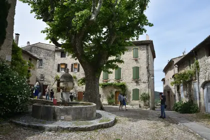 Cosy studio en centre-ville à Maubec — Studio · Maubec, Provence