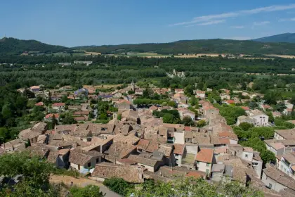 Chaleureux appartement avec terrasse à Saint-Hippolyte-le-Graveyron — Appartement · Saint-Hippolyte-le-Graveyron, Provence