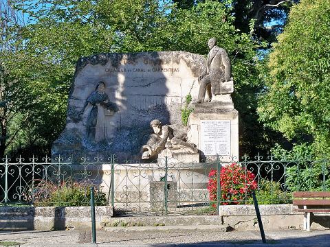 Monument commémoratif à Louis Giraud