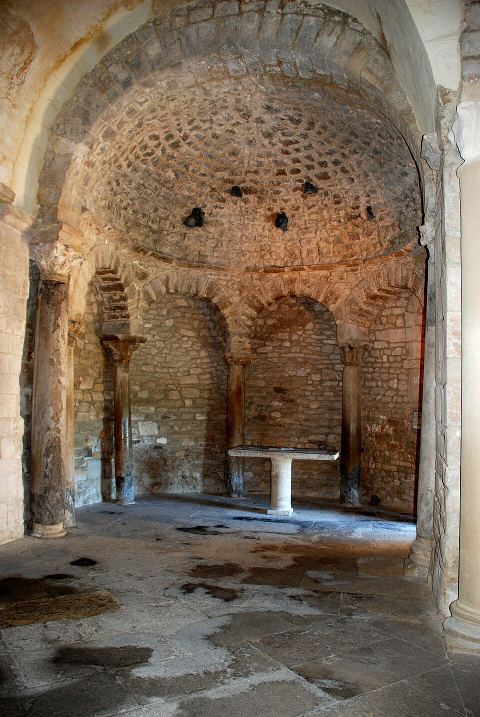 Baptistère (actuellement église funéraire épiscopale de forme quadrilobée, appelée à tort)