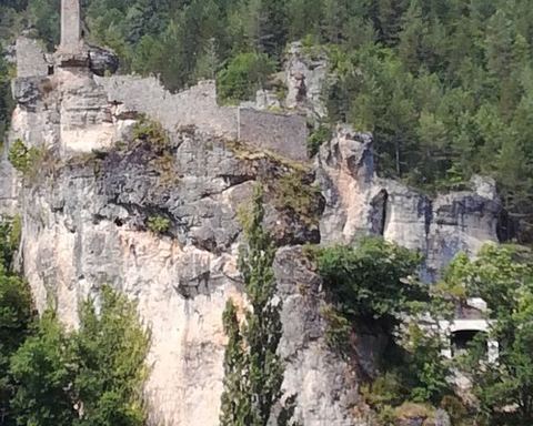 Les gorges et le chateau