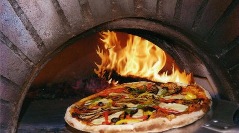Pizza au feu de bois
