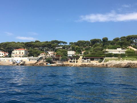 Cave Nicolas Villeneuve-Loubet