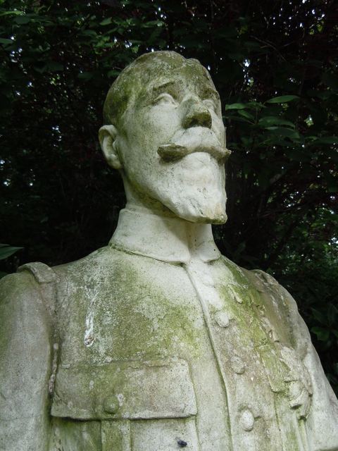 Statue du Commandant Taillez