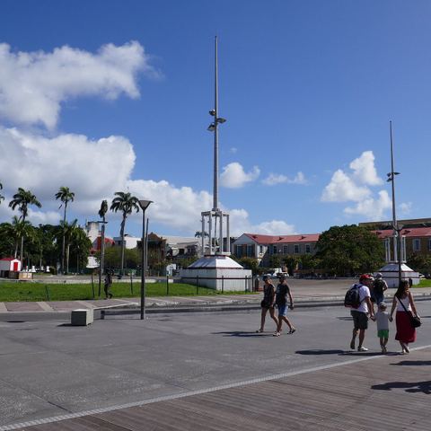 Place de la Victoire - Monument aux morts