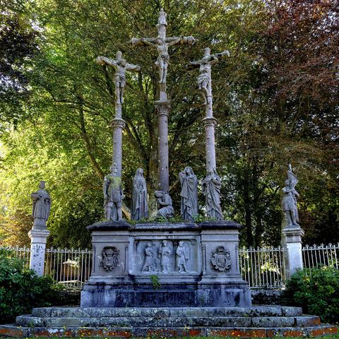 Calvaire, Oratoires, Croix et Statues