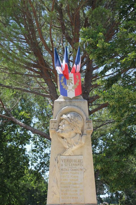 Monument aux morts · Verquières