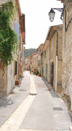Bouches-du-Rhône en Paysages - Meyrargues, du centre ancien au Grand Vallat