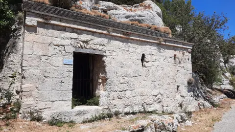 Habitat troglodytique