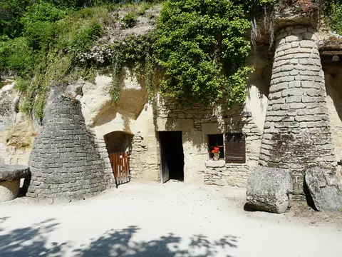 Habitats troglodytiques