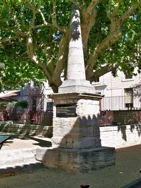 Monument commémoratif aux victimes de la Révolution, dit aussi la pyramide
