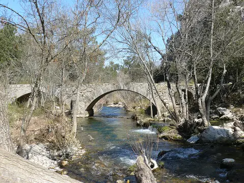 Pont situé sur le ruisseau Caramy