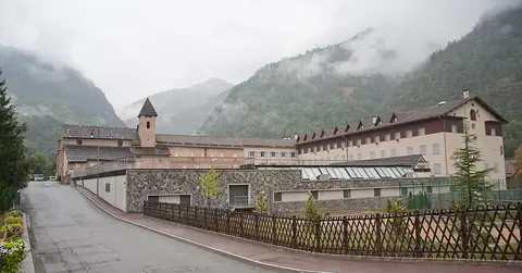Ancien couvent des Trinitaires de Saint-Salaire, devenu collège Jean Franco