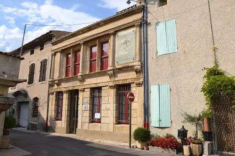 Immeuble · Sainte-Cécile-les-Vignes