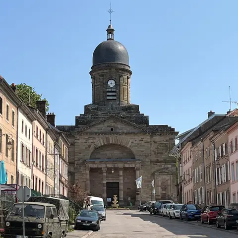 Chemin de la Vieille Porte dit Pertuis Rostan (également sur commune de Saint-Martin-de-Queyrières)