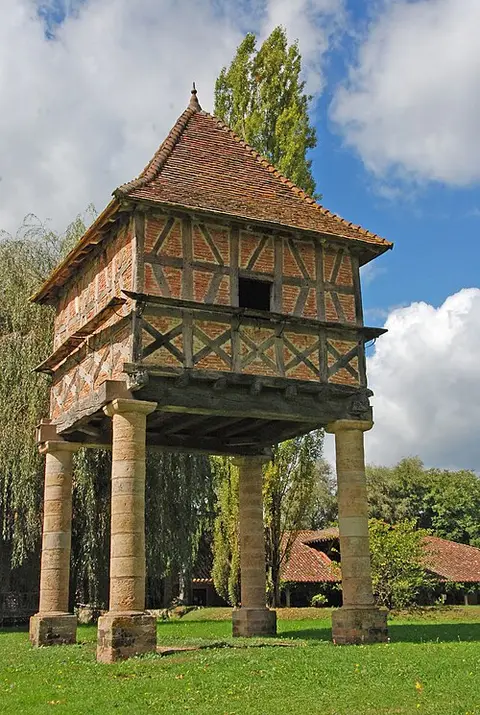 Pigeonnier médiéval