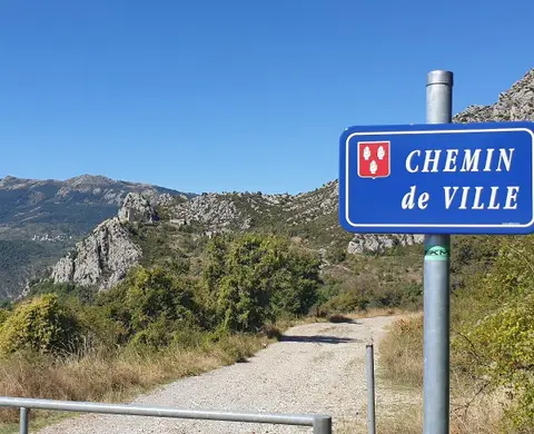 Les Trois Chemins