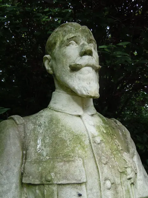 Statue du Commandant Taillez