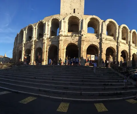 Arènes