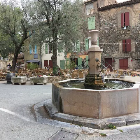 La place des Ormeaux
