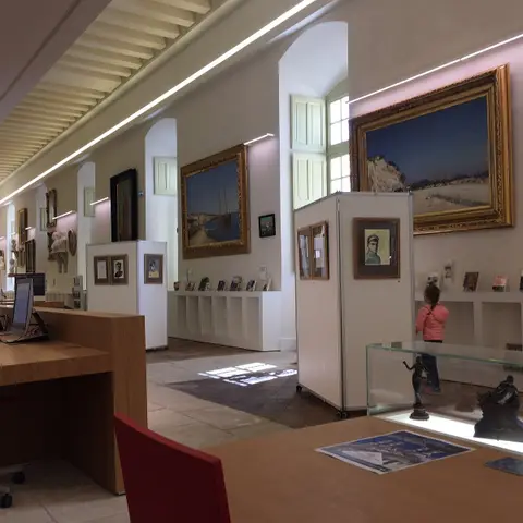 Bibliothèque-multimédia L' Inguimbertine à l'hôtel Dieu