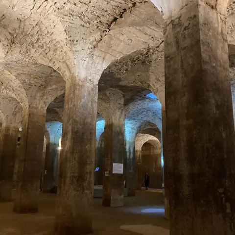 Cathédrale souterraine (citerne monumentale du château)