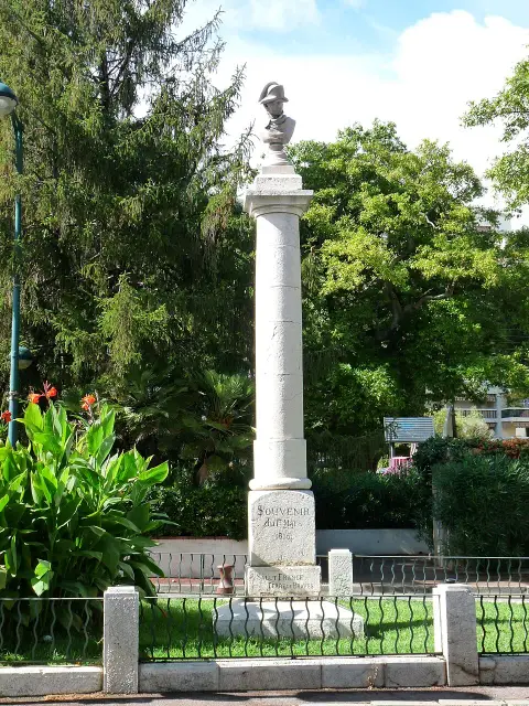 Square Gilbert Nabonnand