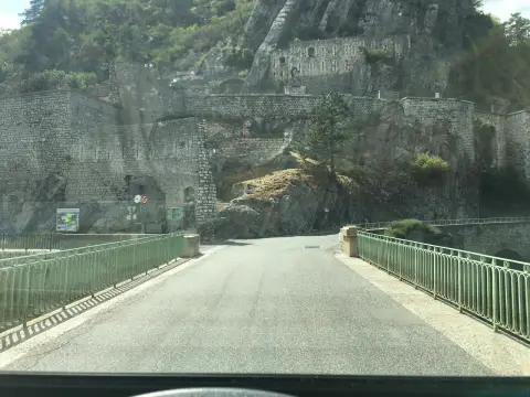 Arrivée de l'ancienne Route Napoléon au Pont de la Baume