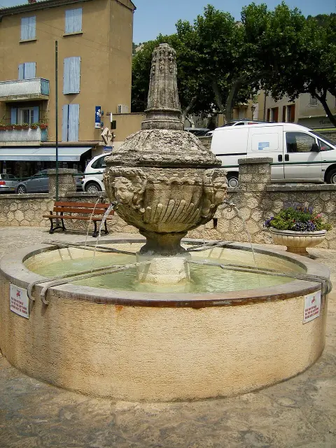 Fontaine · Beaumes-de-Venise