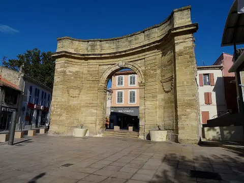 La Porte d'Arles