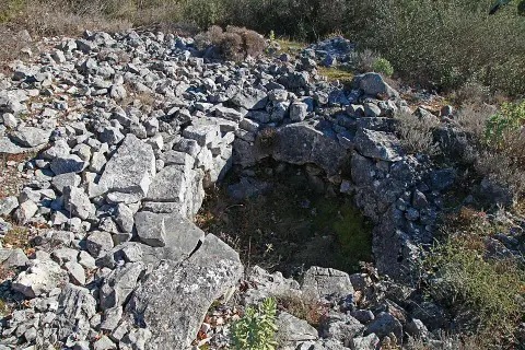 Dolmen et tombe en blocs de Mauvans Sud