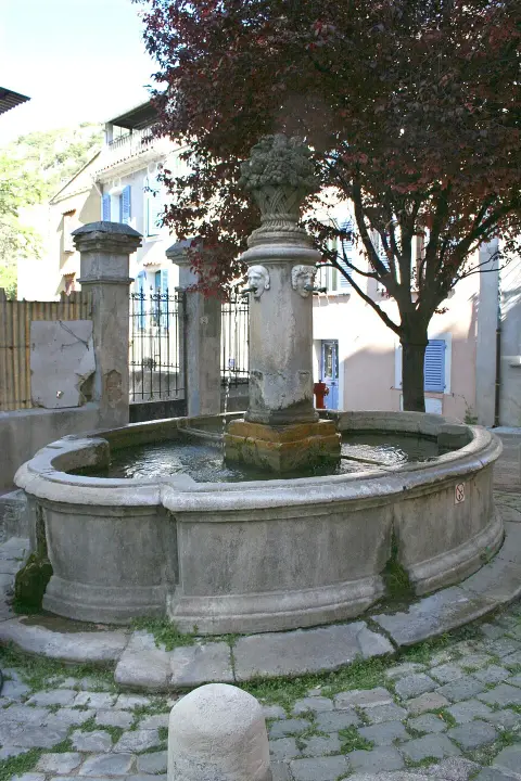 Fontaine · Méounes-lès-Montrieux
