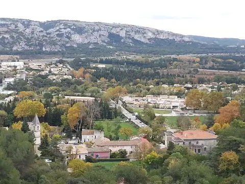 Alpilles : Lamanon - Eyguières : Le défens d'Eyguières