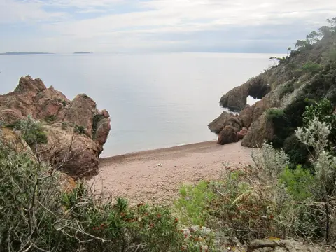 Plage de la Grotte de Gardanne