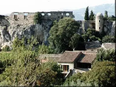 Château · Alleins