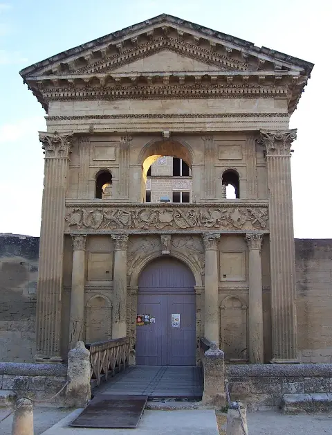 La Tour d'Aigues