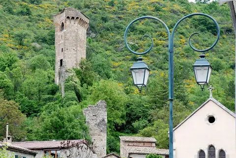 Tour pentagonale du 14e siècle