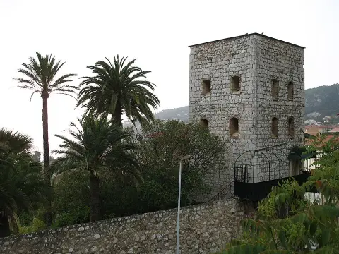 Tour dite Torre Vecchia et remparts (restes)