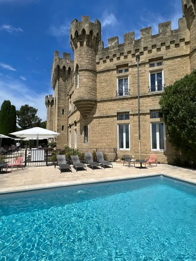 Rénové villa idéalement situé à Saint-Victoret — Provence
