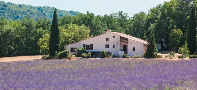 Rénové villa près de la gare à Châteauneuf-le-Rouge