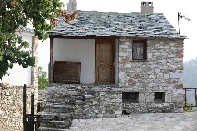 Rénové appartement avec terrasse à Saint-Martin-de-Castillon — Provence