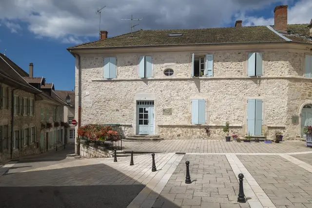 Cosy appartement au pied des sites touristiques à Isola — Provence