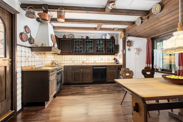 Moderne studio proche des commerces à Enchastrayes