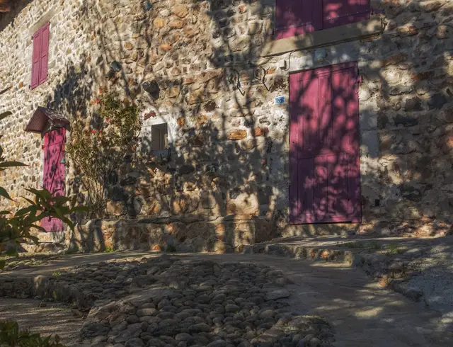 Rénové appartement au calme à Mézel — Provence