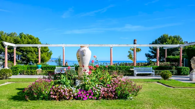 Spacieux villa en centre-ville à Mouriès — Provence