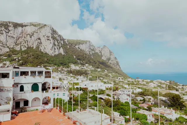 Moderne studio proche des commerces à Enchastrayes