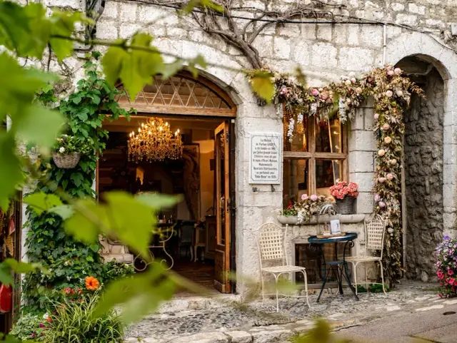 Lumineux loft avec terrasse à Cadolive — Provence