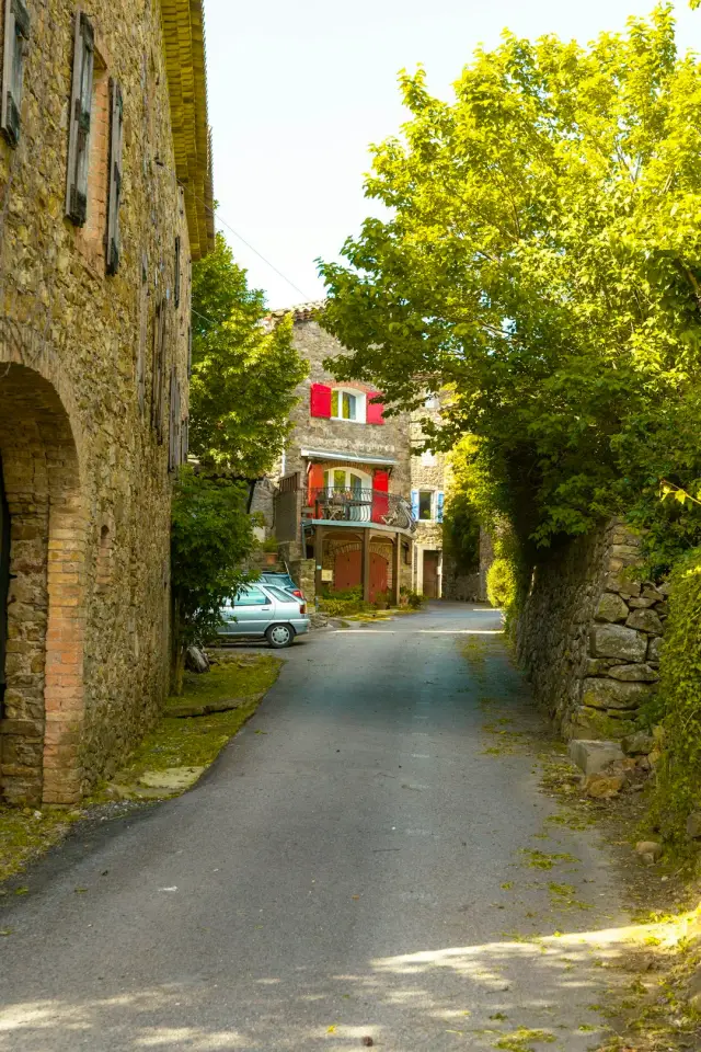 Chaleureux studio au pied des sites touristiques à Esparron — Provence