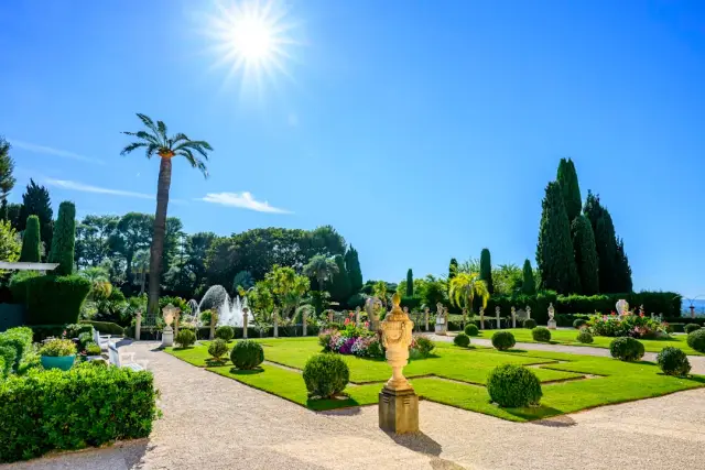 Élégant villa proche des commerces à Belgentier — Provence