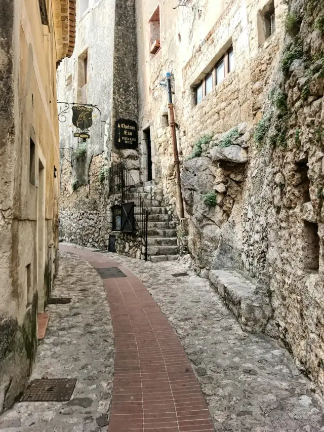 Lumineux studio près de la gare à Ilonse — Provence